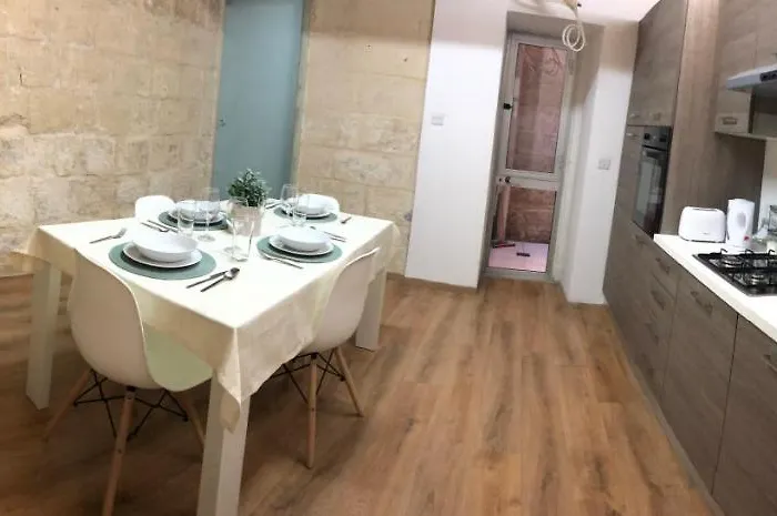 Cosy Townhouse 5 Min Walk To Valletta Daire Il-Furjana