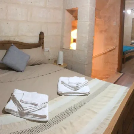 Cosy Townhouse 5 Min Walk To Valletta Apartman