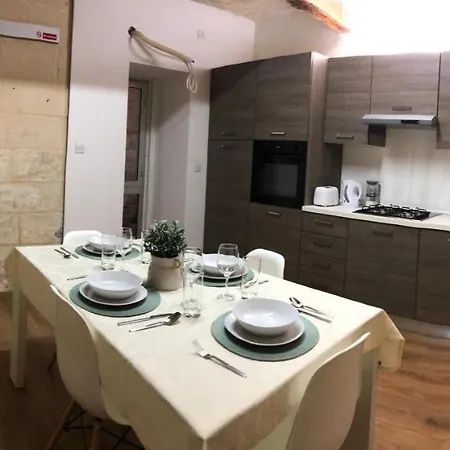 Cosy Townhouse 5 Min Walk To Valletta Apartman